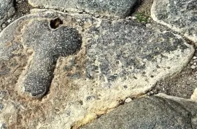 penis carved into rock from the CrosbyReport